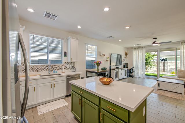 266 E LELAND Road, San Tan Valley, AZ 85140