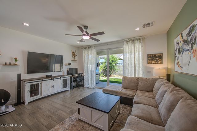 266 E LELAND Road, San Tan Valley, AZ 85140