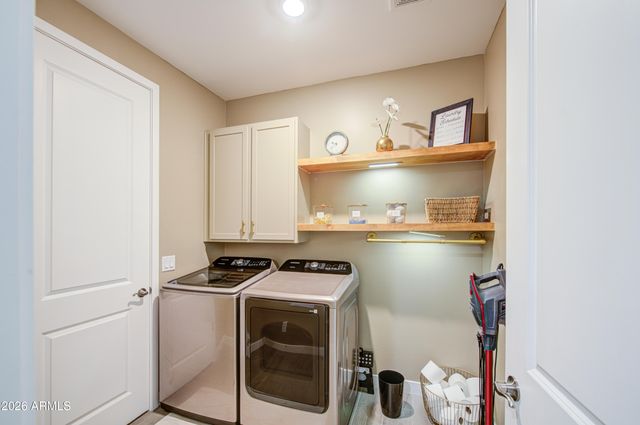 266 E LELAND Road, San Tan Valley, AZ 85140