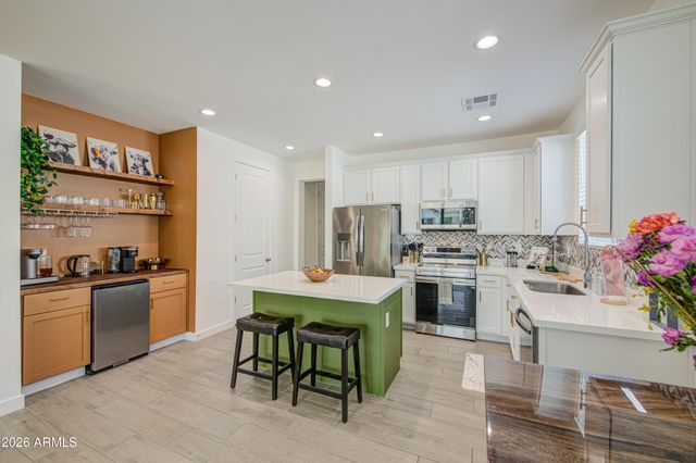 266 E LELAND Road, San Tan Valley, AZ 85140