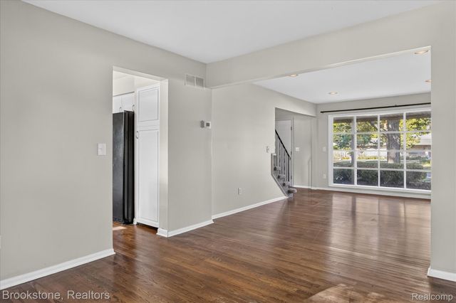 29110 Lake Park Drive, Farmington Hills, MI 48331