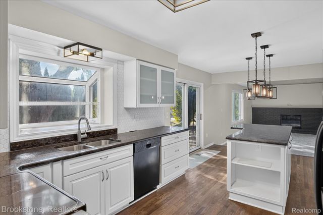 29110 Lake Park Drive, Farmington Hills, MI 48331
