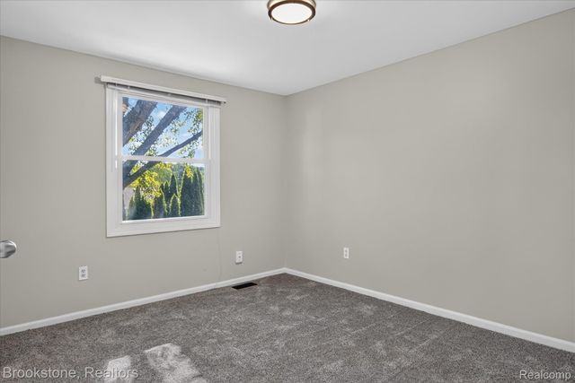 29110 Lake Park Drive, Farmington Hills, MI 48331