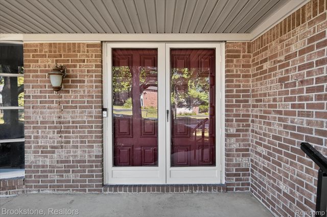 29110 Lake Park Drive, Farmington Hills, MI 48331