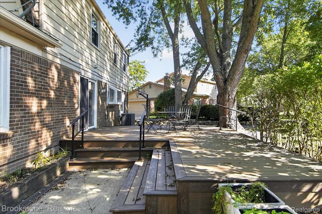 29110 Lake Park Drive, Farmington Hills, MI 48331