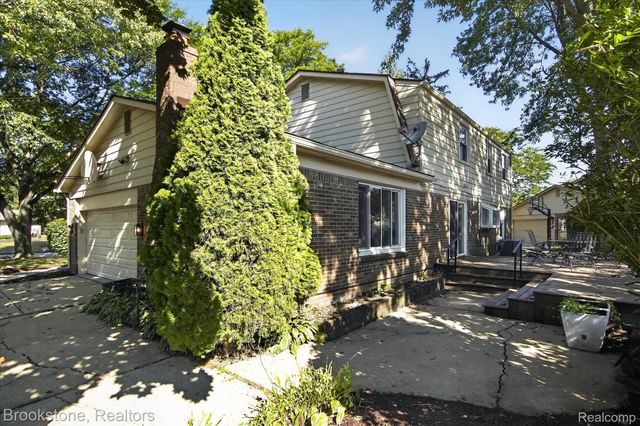 29110 Lake Park Drive, Farmington Hills, MI 48331