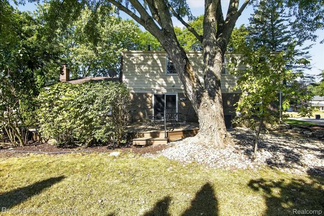 29110 Lake Park Drive, Farmington Hills, MI 48331