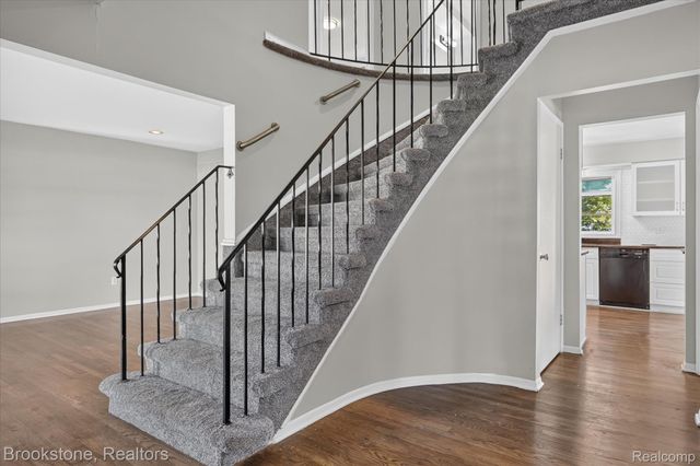 29110 Lake Park Drive, Farmington Hills, MI 48331