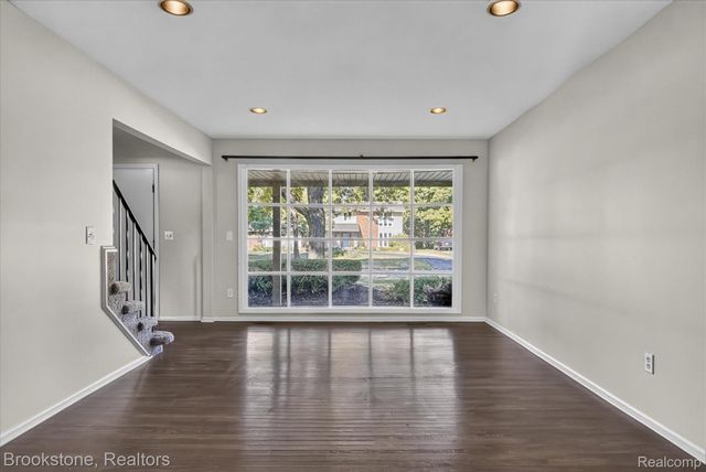 29110 Lake Park Drive, Farmington Hills, MI 48331