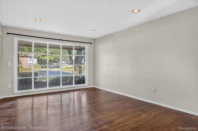 29110 Lake Park Drive, Farmington Hills, MI 48331