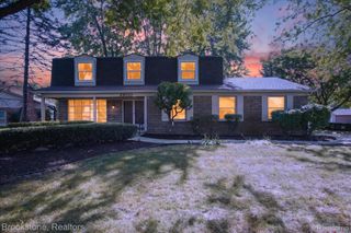 29110 Lake Park Drive, Farmington Hills, MI 48331