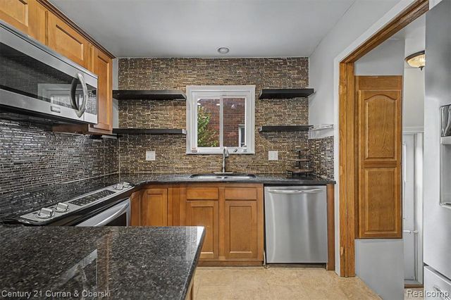 9952 Park Avenue, Allen Park, MI 48101