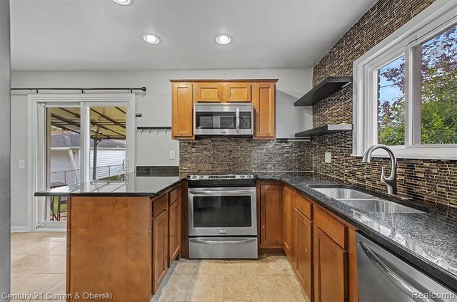 9952 Park Avenue, Allen Park, MI 48101