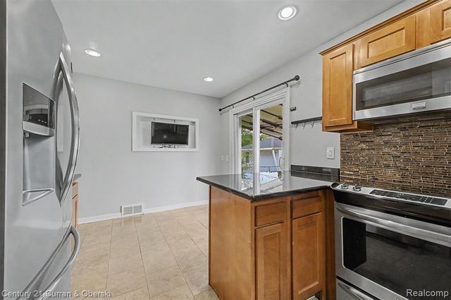 9952 Park Avenue, Allen Park, MI 48101