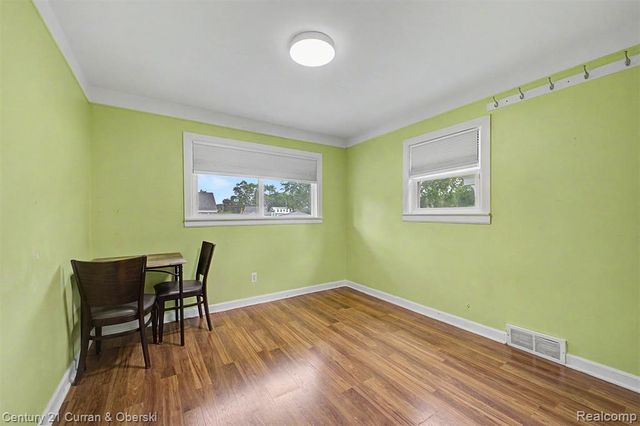 9952 Park Avenue, Allen Park, MI 48101