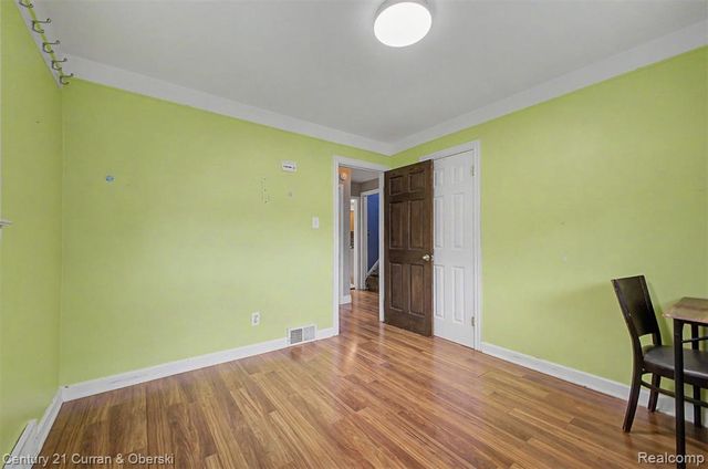 9952 Park Avenue, Allen Park, MI 48101