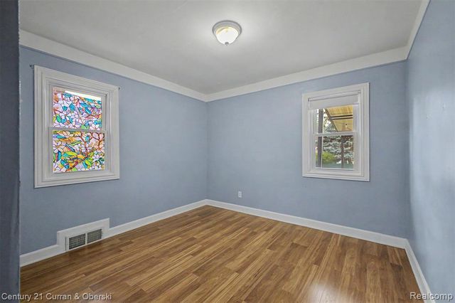 9952 Park Avenue, Allen Park, MI 48101