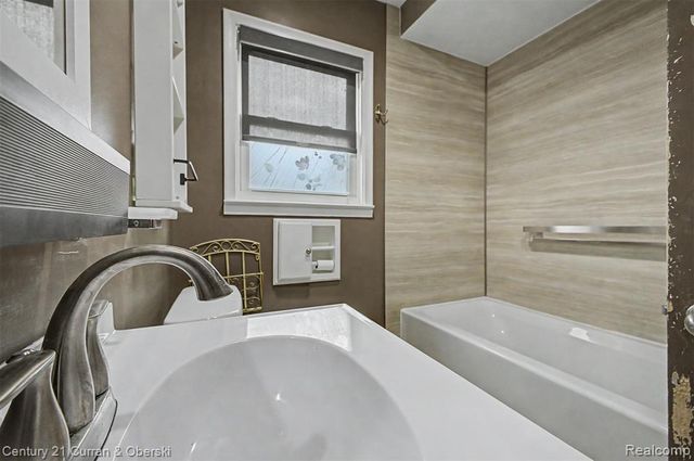 9952 Park Avenue, Allen Park, MI 48101
