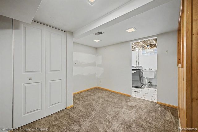 9952 Park Avenue, Allen Park, MI 48101