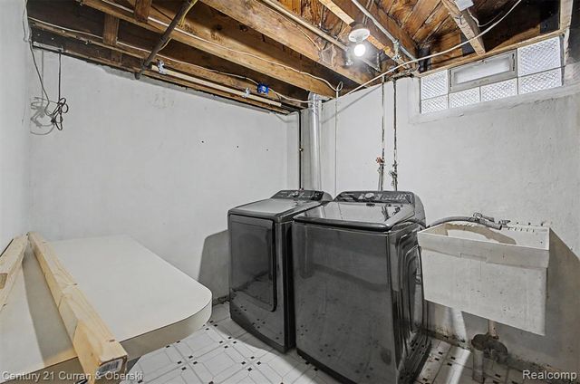 9952 Park Avenue, Allen Park, MI 48101