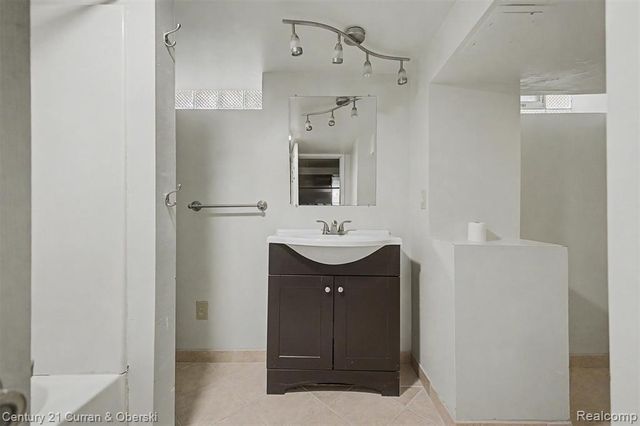 9952 Park Avenue, Allen Park, MI 48101