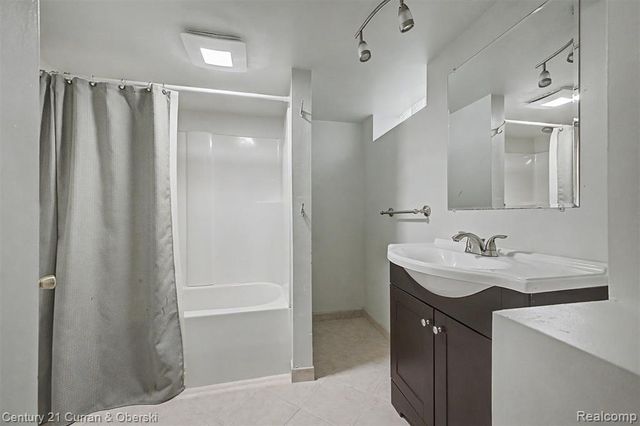 9952 Park Avenue, Allen Park, MI 48101