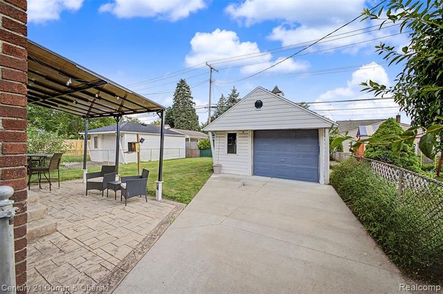 9952 Park Avenue, Allen Park, MI 48101
