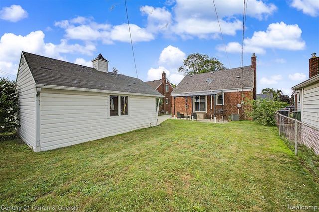 9952 Park Avenue, Allen Park, MI 48101