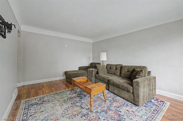 9952 Park Avenue, Allen Park, MI 48101