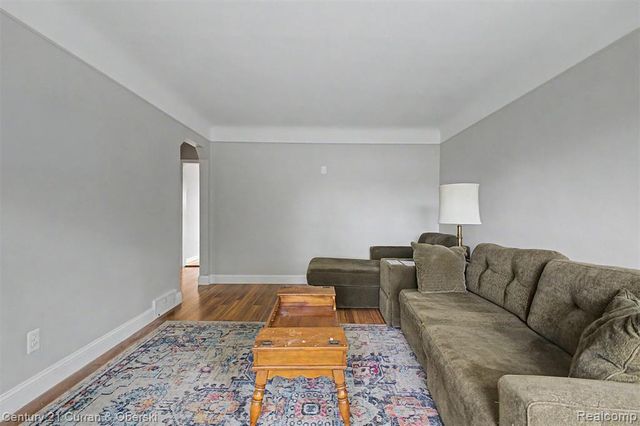 9952 Park Avenue, Allen Park, MI 48101