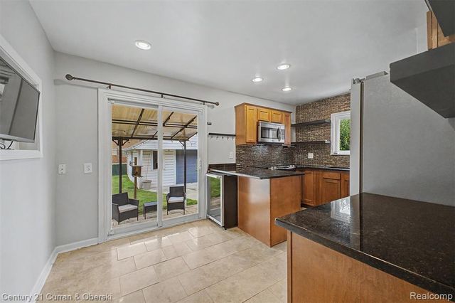 9952 Park Avenue, Allen Park, MI 48101