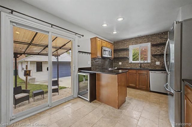 9952 Park Avenue, Allen Park, MI 48101