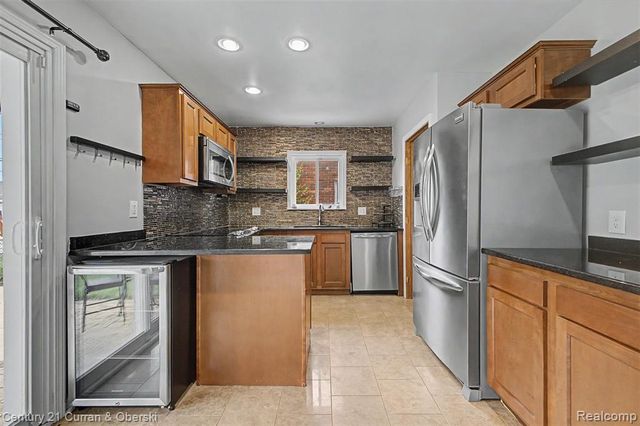 9952 Park Avenue, Allen Park, MI 48101