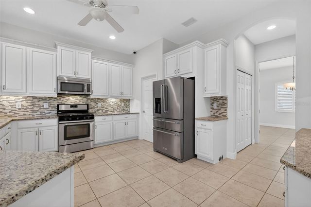 8237 BRIDGEPORT BAY CIRCLE, Mount Dora, FL 32757