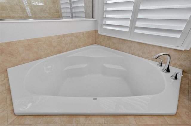 8237 BRIDGEPORT BAY CIRCLE, Mount Dora, FL 32757