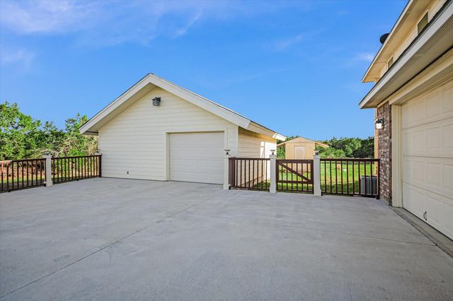130 CAVE SPRINGS RD, Wimberley, TX 78676
