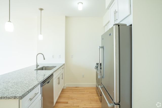603 Concord 407, Cambridge, MA 02138