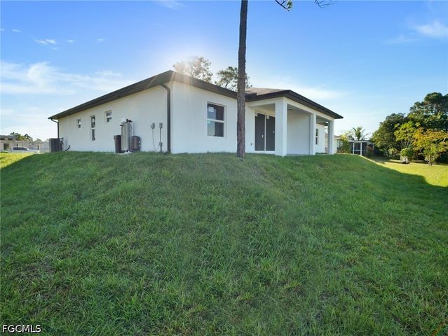 918 Eisenhower BLVD, Lehigh Acres, FL 33974