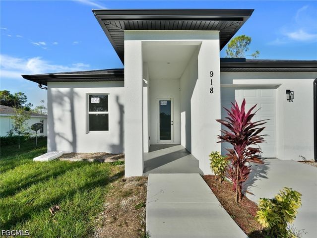 918 Eisenhower BLVD, Lehigh Acres, FL 33974