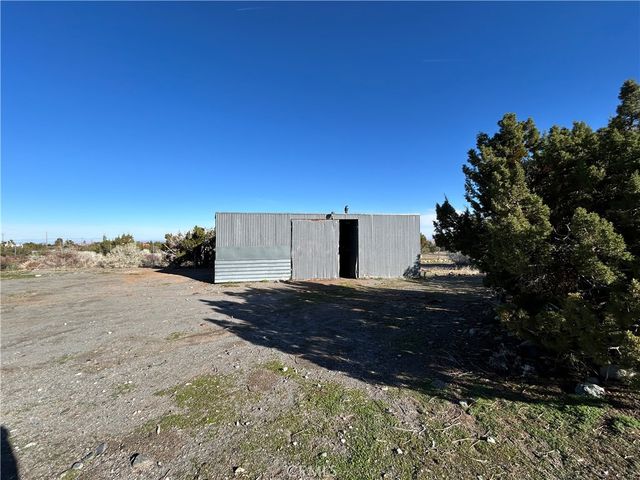 2830 Phelan Road, Phelan, CA 92371