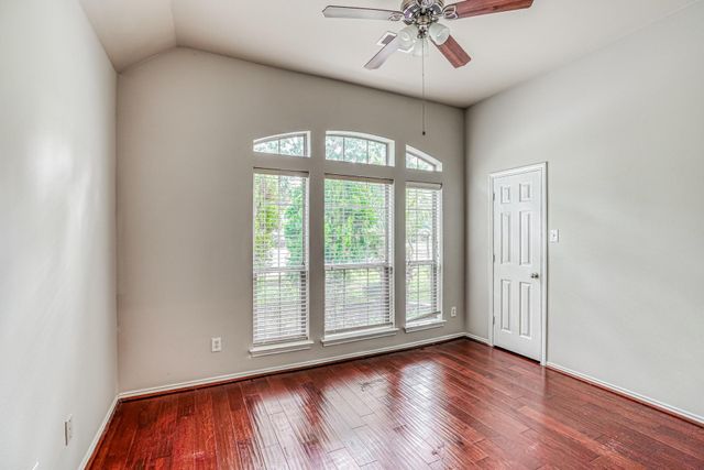 606 Red Oak Canyon Lane, La Marque, TX 77568