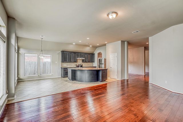 606 Red Oak Canyon Lane, La Marque, TX 77568