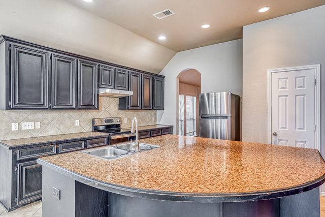 606 Red Oak Canyon Lane, La Marque, TX 77568