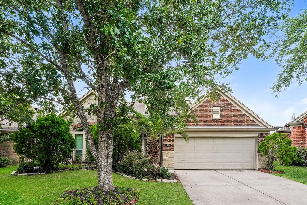 606 Red Oak Canyon Lane, La Marque, TX 77568