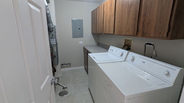 54 Plymouth Court 102D, Naperville, IL 60565