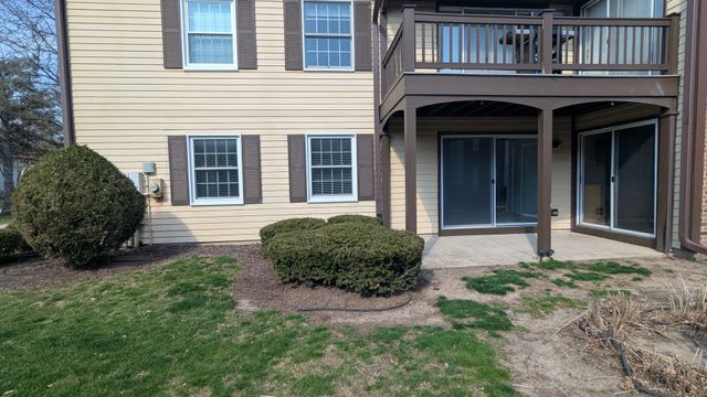 54 Plymouth Court 102D, Naperville, IL 60565