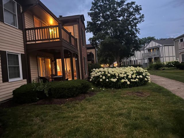 54 Plymouth Court 102D, Naperville, IL 60565