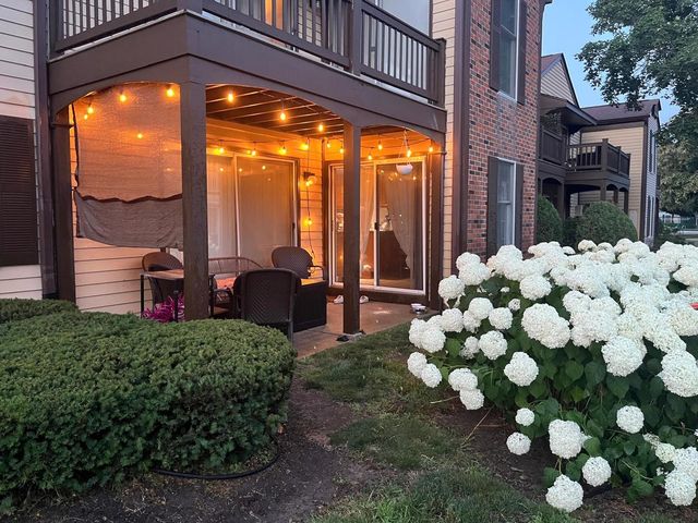 54 Plymouth Court 102D, Naperville, IL 60565