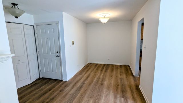 54 Plymouth Court 102D, Naperville, IL 60565