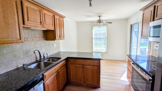 54 Plymouth Court 102D, Naperville, IL 60565